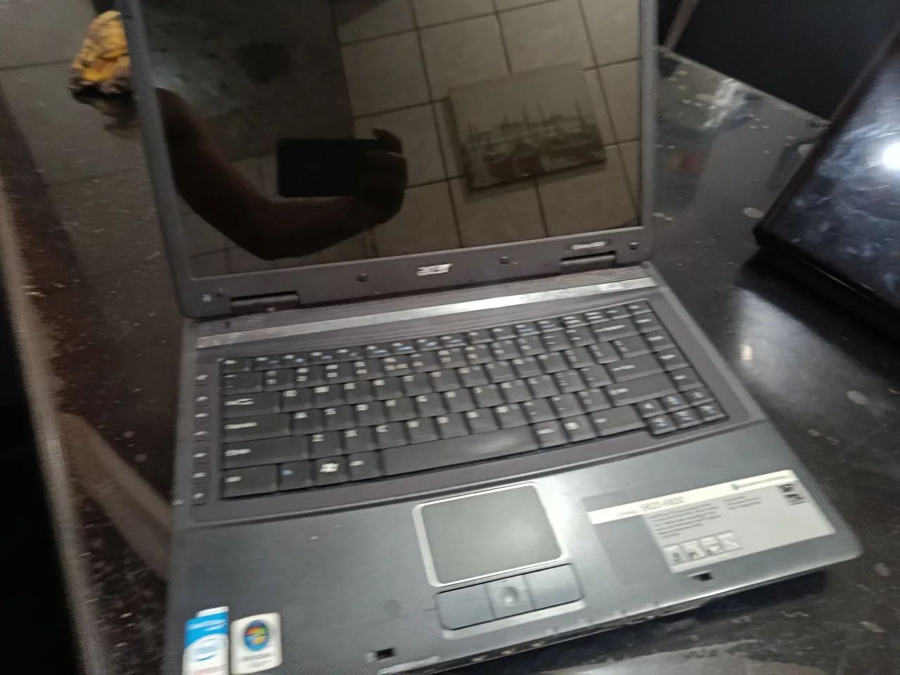 Este é um notebook Acer Extensa, provavelmente um modelo das séries 5220 ou 5620.  - Foto 2