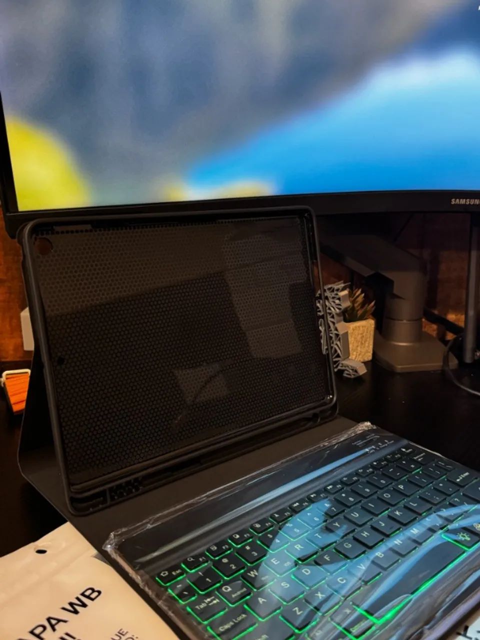 Capa Para iPad com Teclado - Foto 4
