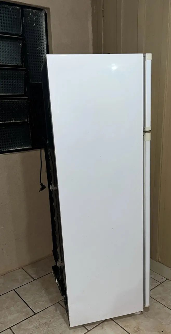 Vendo geladeira- Para peças/Consertos  - Foto 3