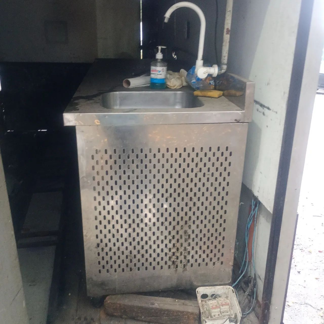 Balcão refrigerado inox 2metros com pia - Foto 2