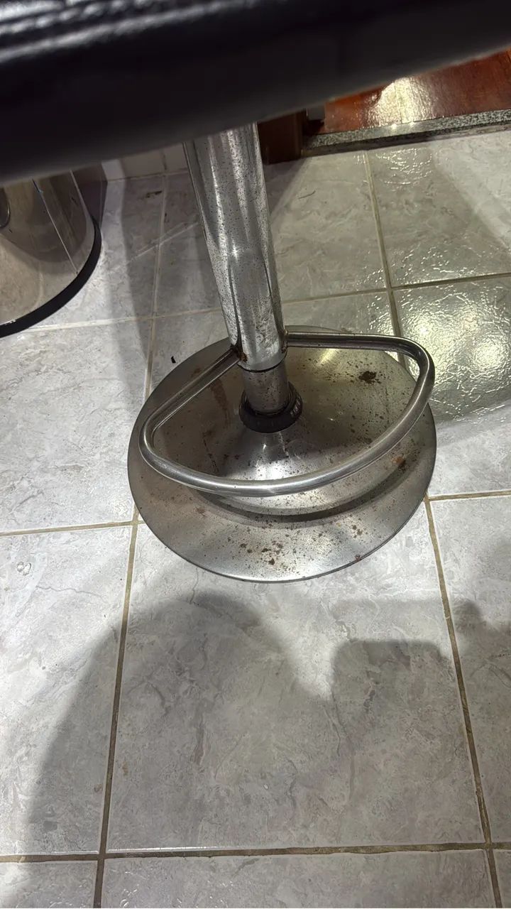Duas Banquetas Giratórias Couro Moderna para Cozinha - Foto 3