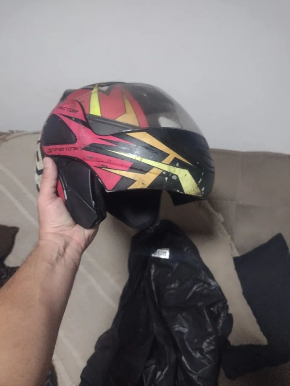 Capacete + capa de chuva 