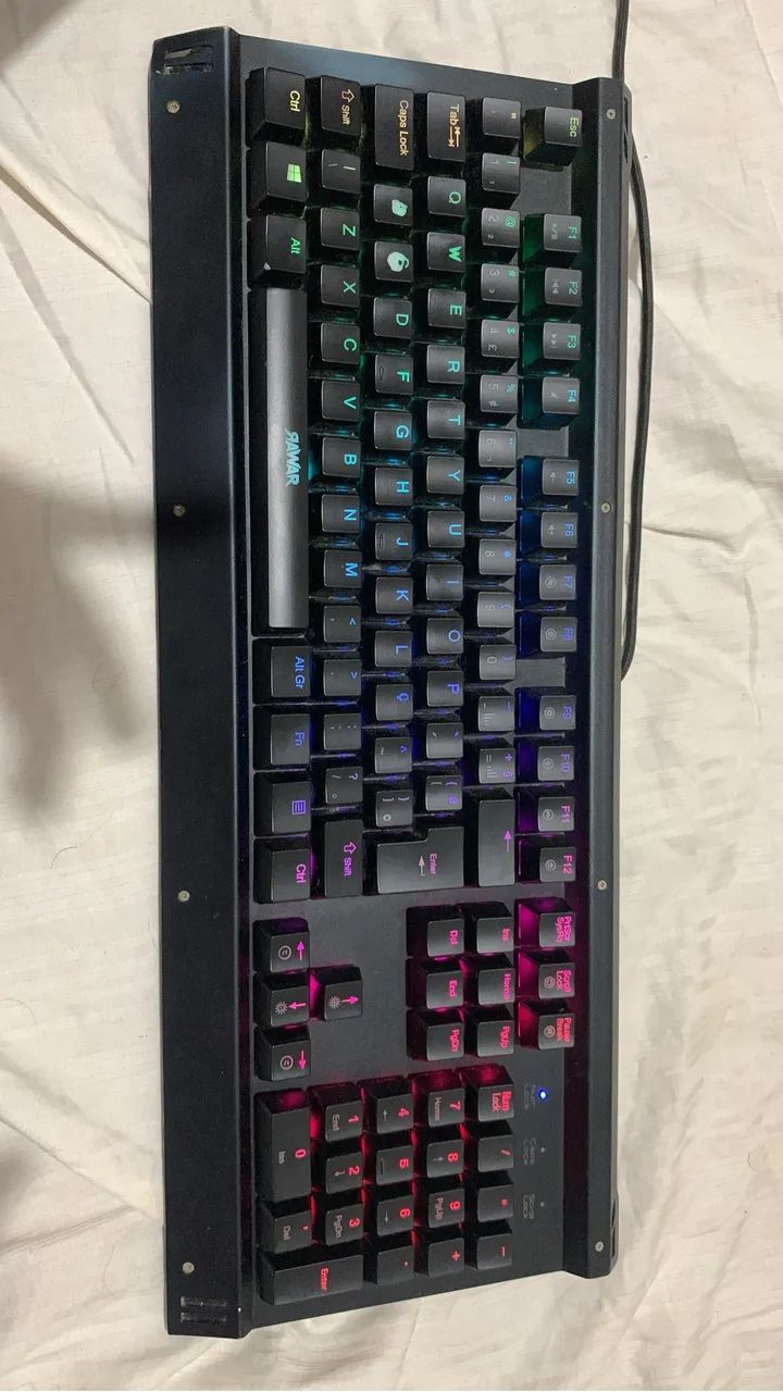 Teclado mecânico usado