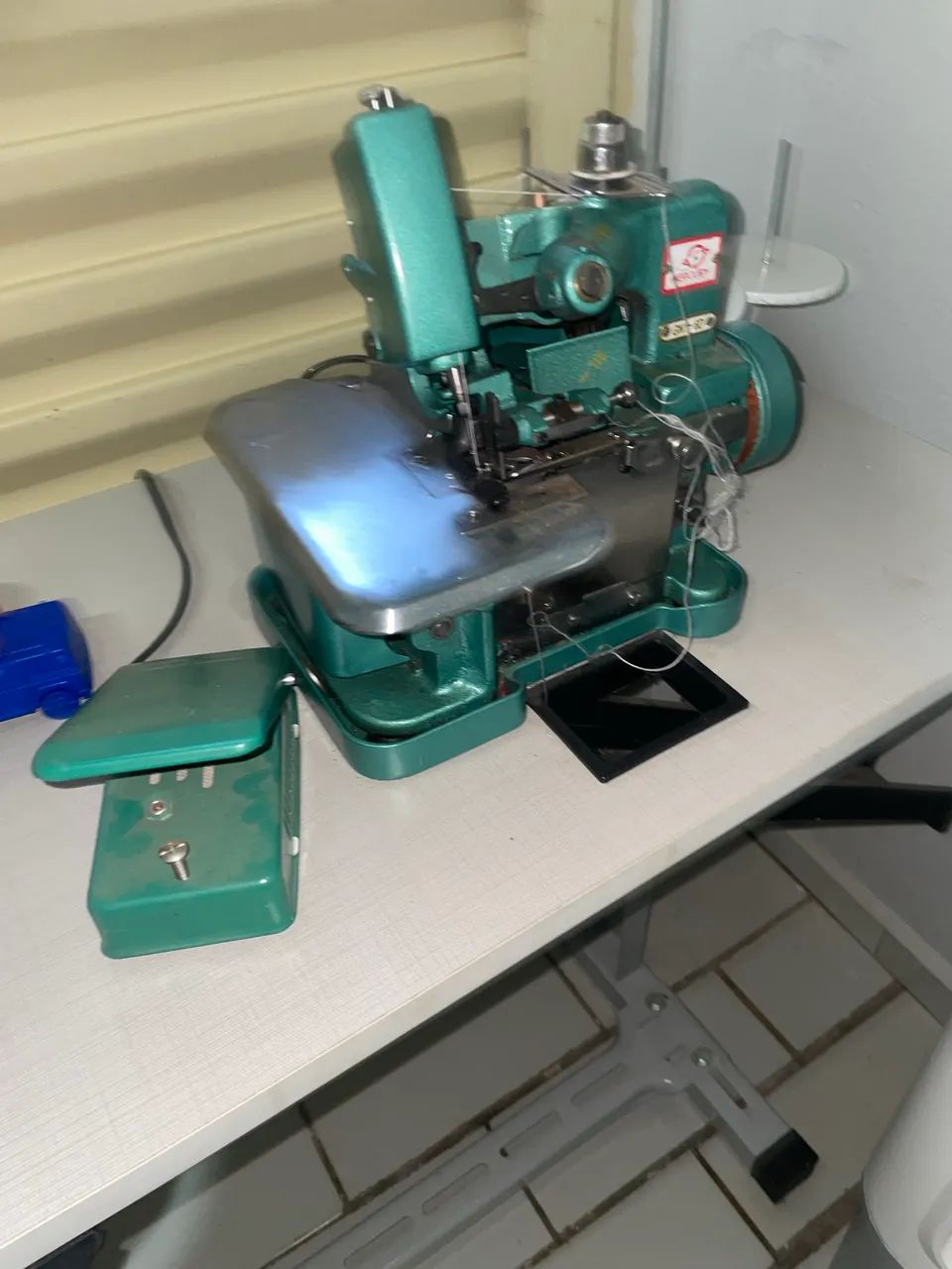 Vendo máquina Overlock Mercury 110v  - Foto 5