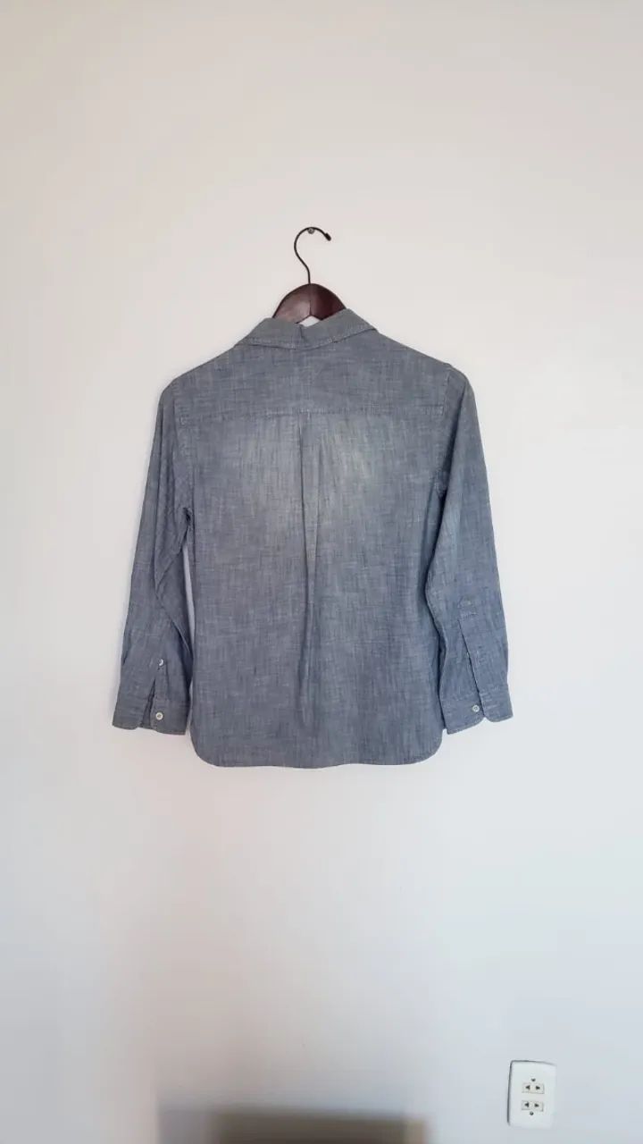 camisa jeans tommy hilfiger feminina original e semi nova - Foto 3