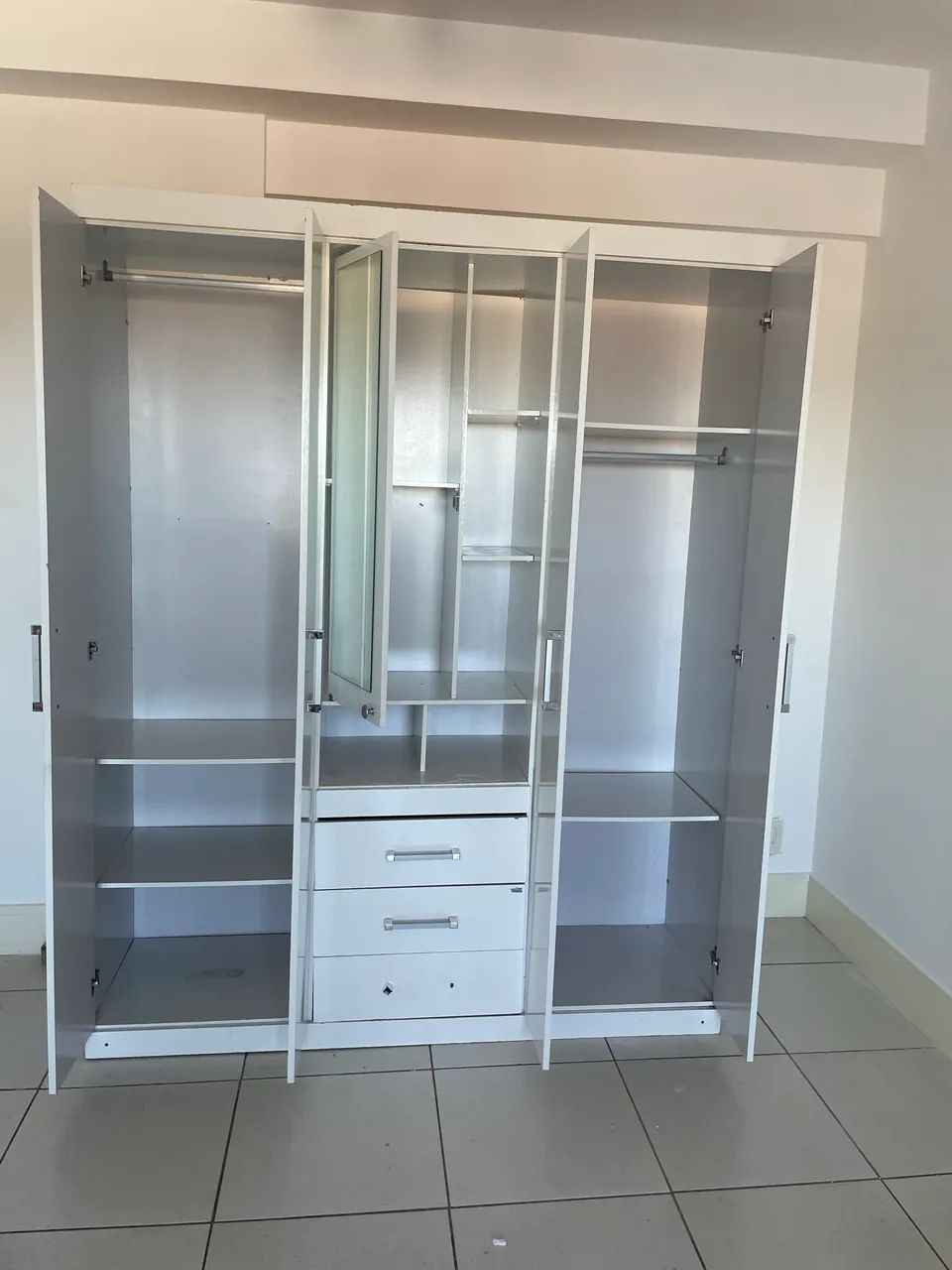 Vendo guarda roupa USADO! Entrega e montagem grátis  - Foto 2
