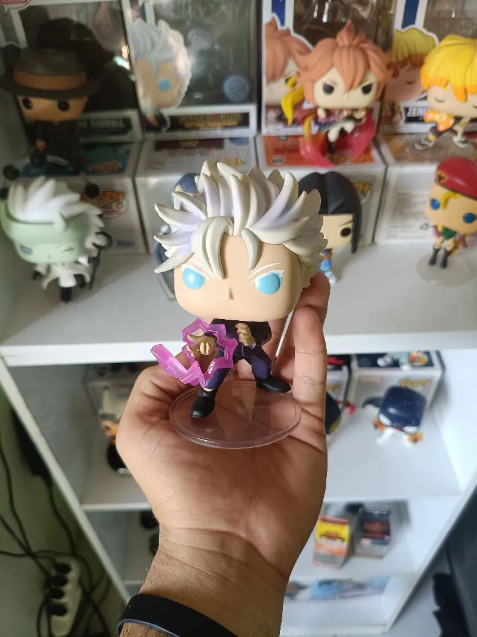 Funko pop Satoru Gojo com caixa original 