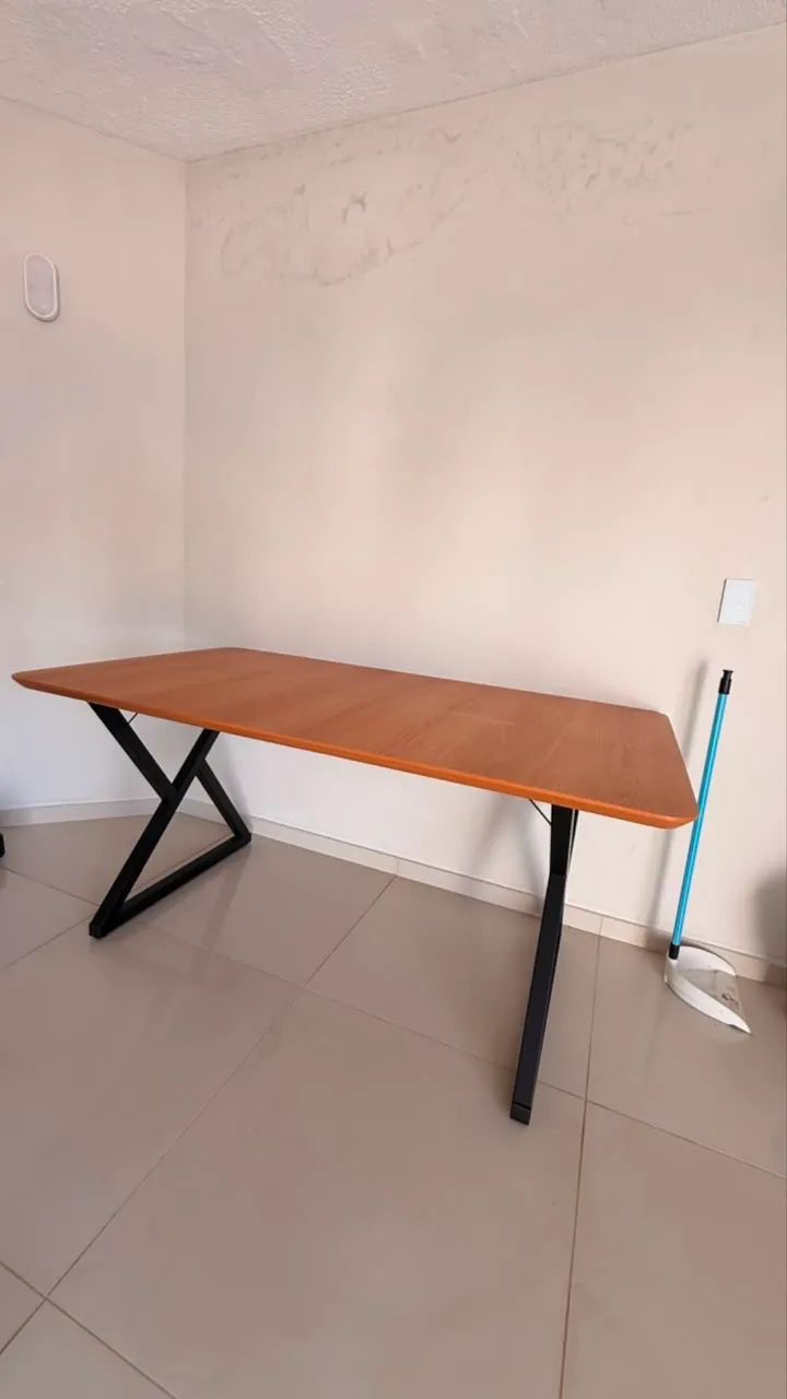 Mesa de Jantar com Design Moderno - Semi Nova - Foto 4