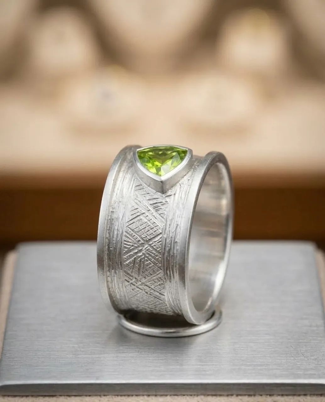 Anel de prata pura com gema de Peridoto  - Foto 3