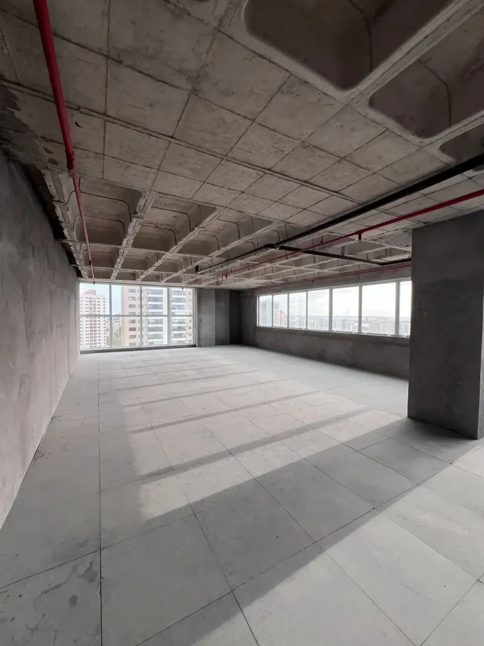 Alugo sala comercial no Calhau/111m2/Vista Mar