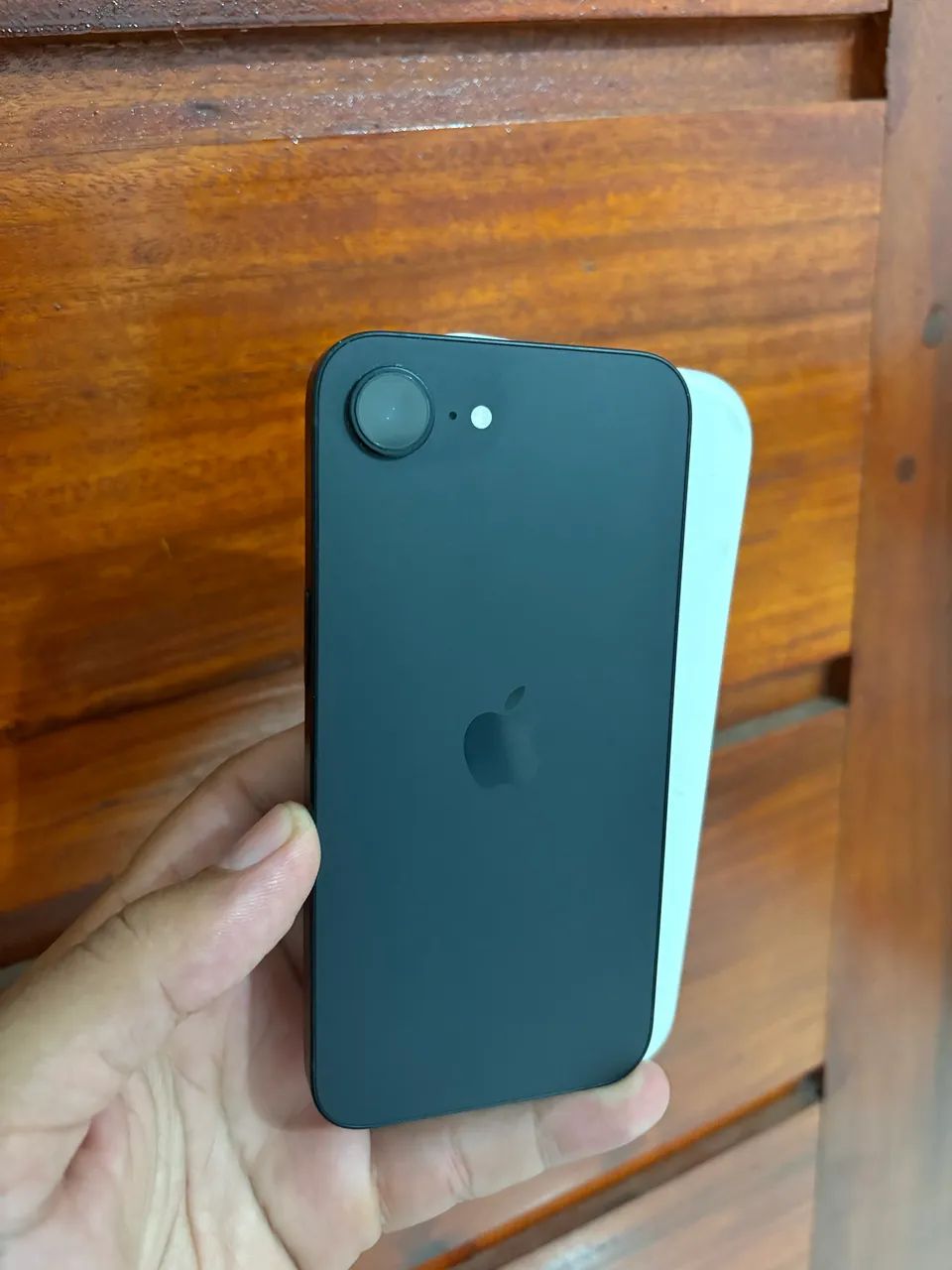 iPhone 16e impecável 