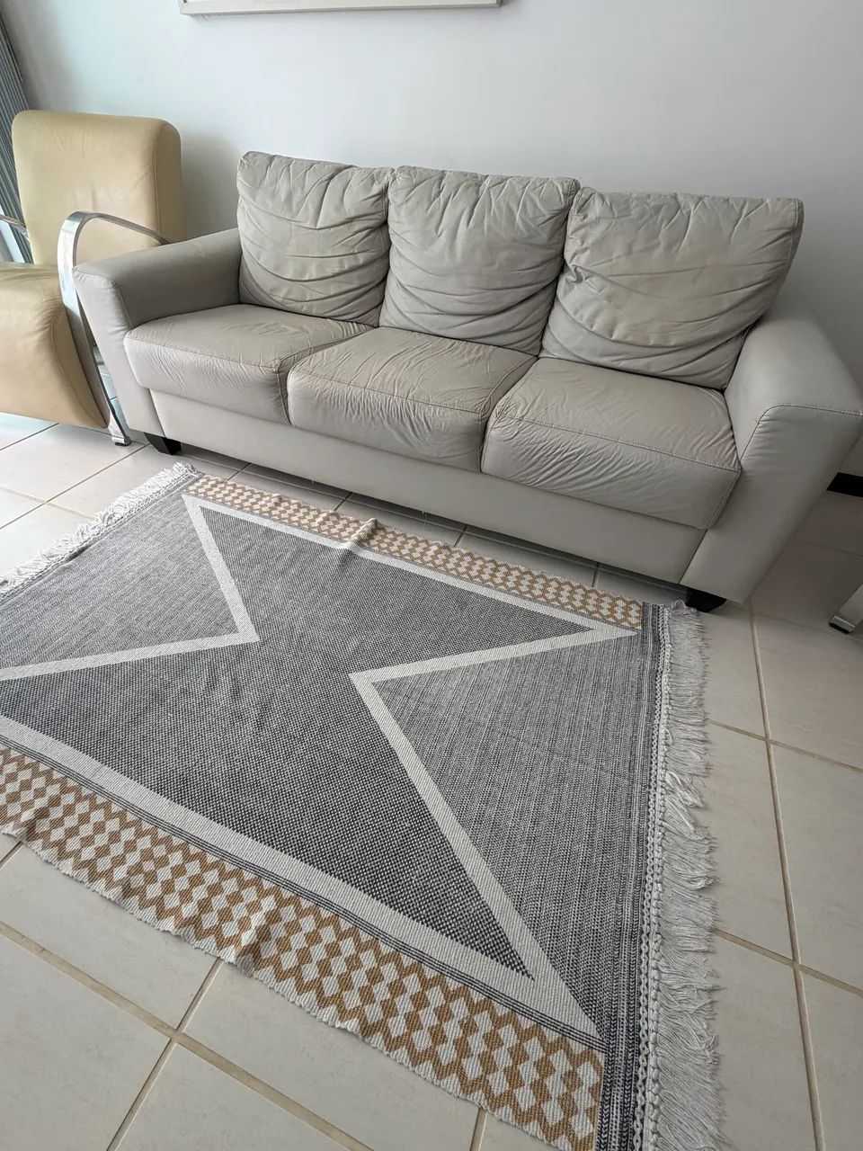 Vendo Sofá 3 Lugares e 2 Potronas de Couro
