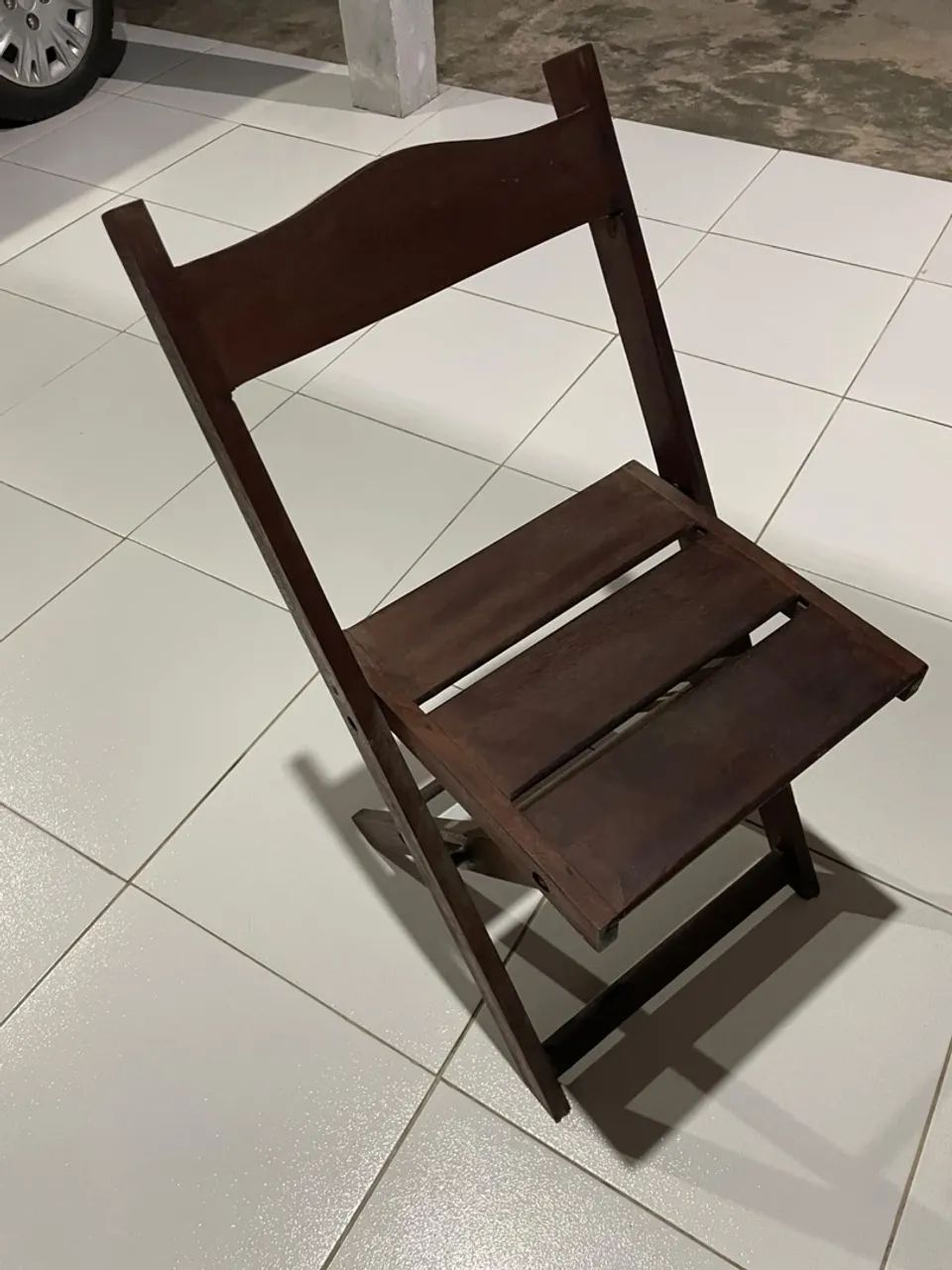 Mesa de madeira com 4 cadeiras - Foto 5