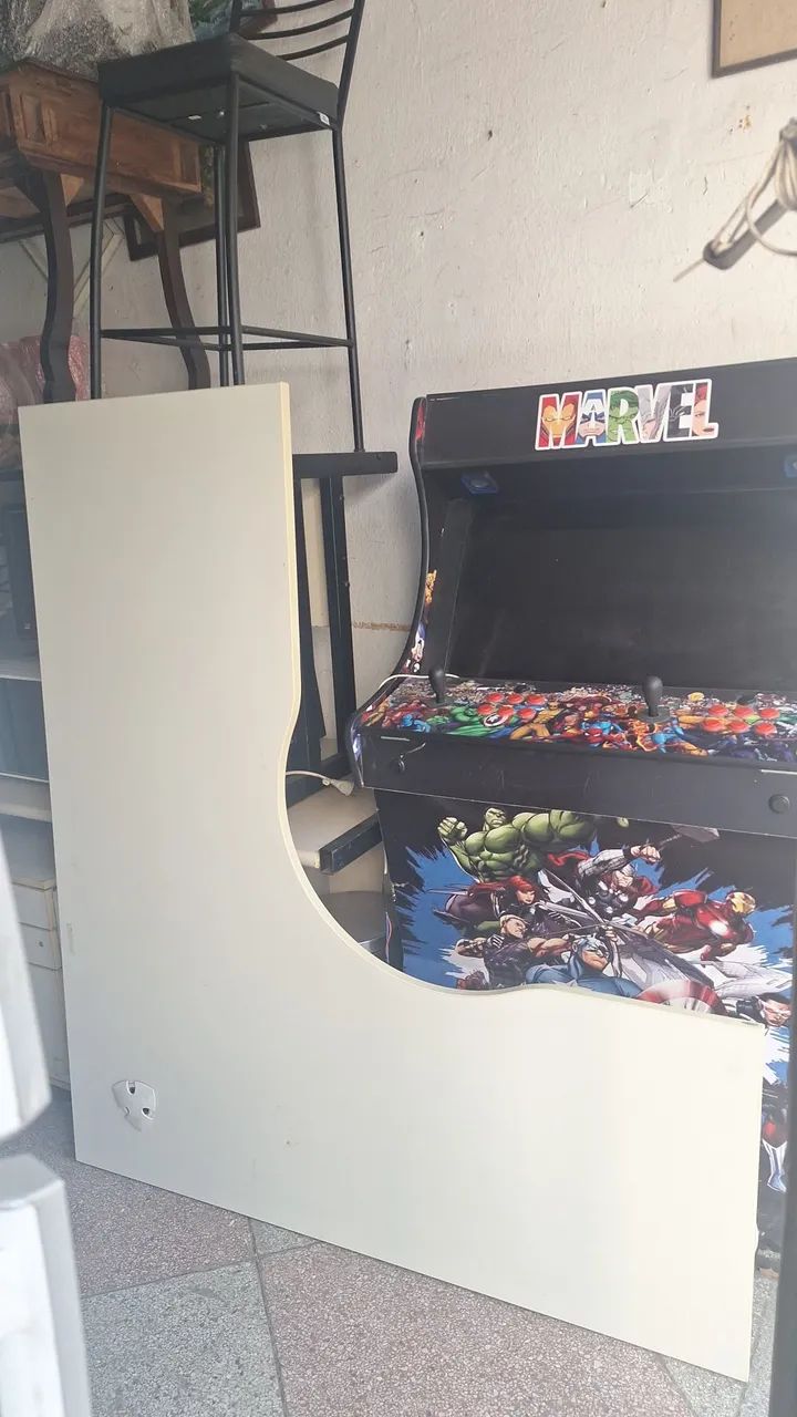 Mesa em L com gaveteiro em ótimo estado.  