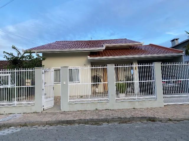Casa averbada na Enseada/Praia Grande