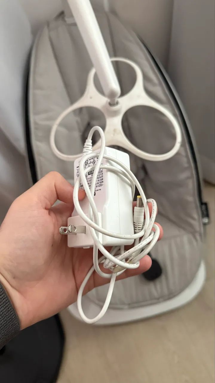Cadeira de Balanço Bebê 4moms MamaRoo 5.0 Bluetooth 5 Movimentos Cinza - Foto 5