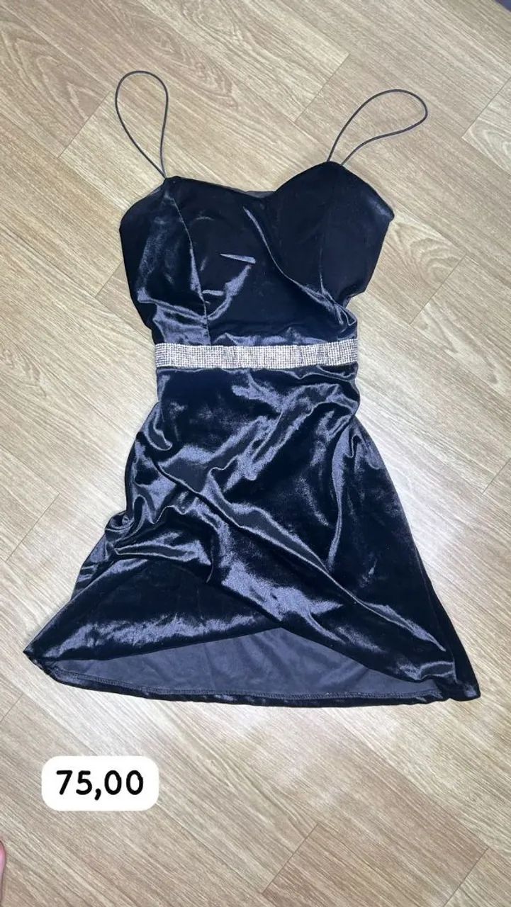 Vestidos com detalhes nas costas.  - Foto 5