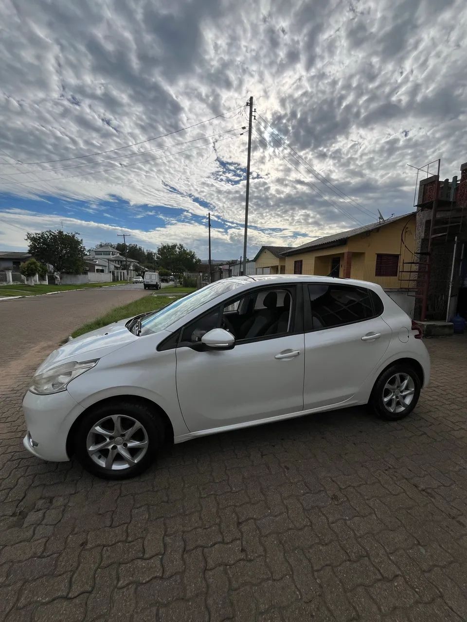 Peugeot 208 208 Allure 1.5 Flex 8V 5p 2015