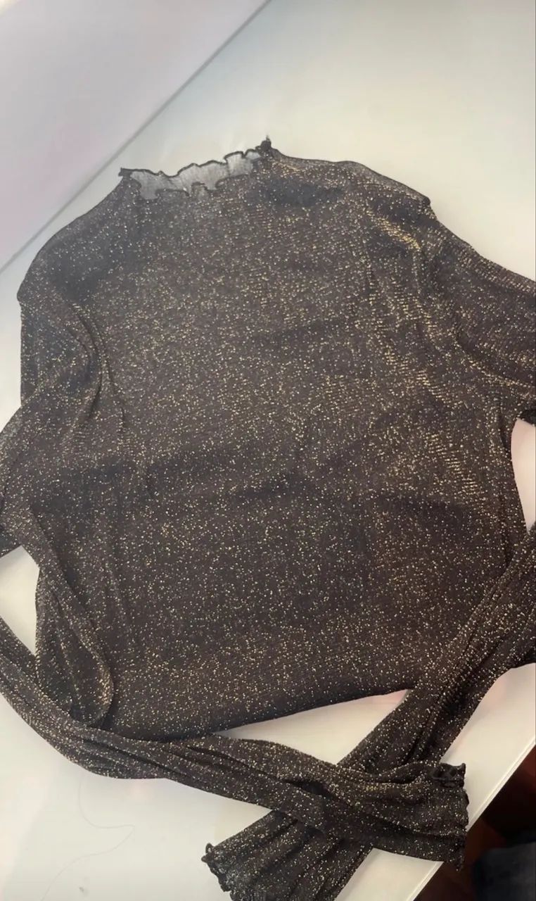 Blusa de tule com glitter 