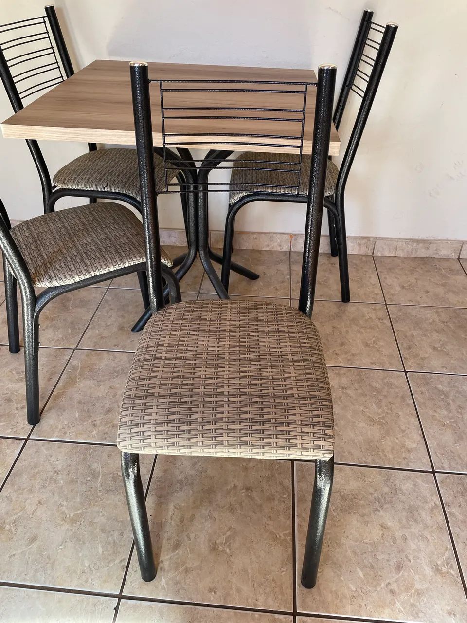 Conjunto Mesa + 4 Cadeiras | Compacto | Seminovo - Foto 4