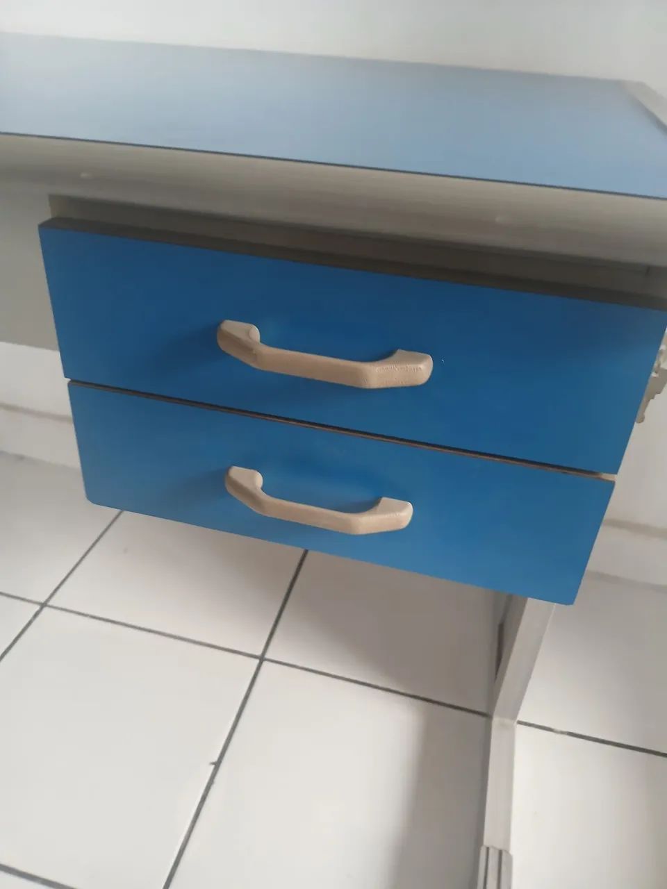 Mesa de escritório com 2 gavetas  - Foto 4