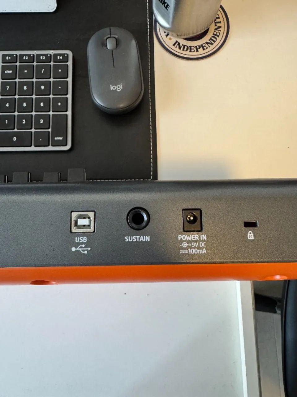 Controladora Novation Launchkey 49 MK2 - Foto 4