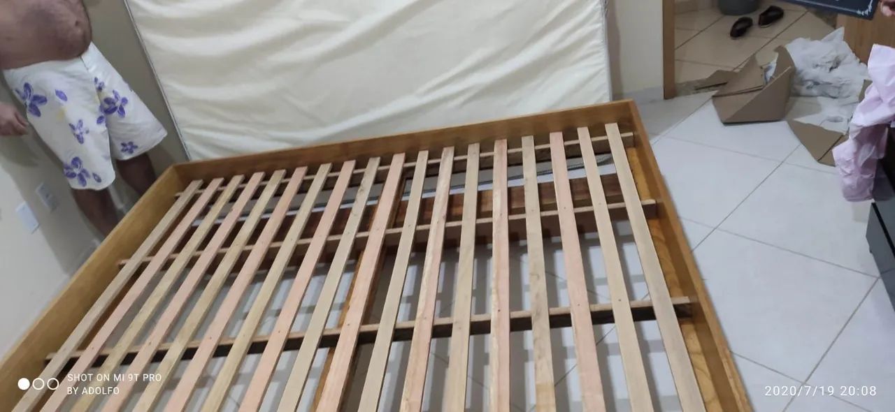 Cama flutuante madeira maciça KING com colchão  - Foto 2