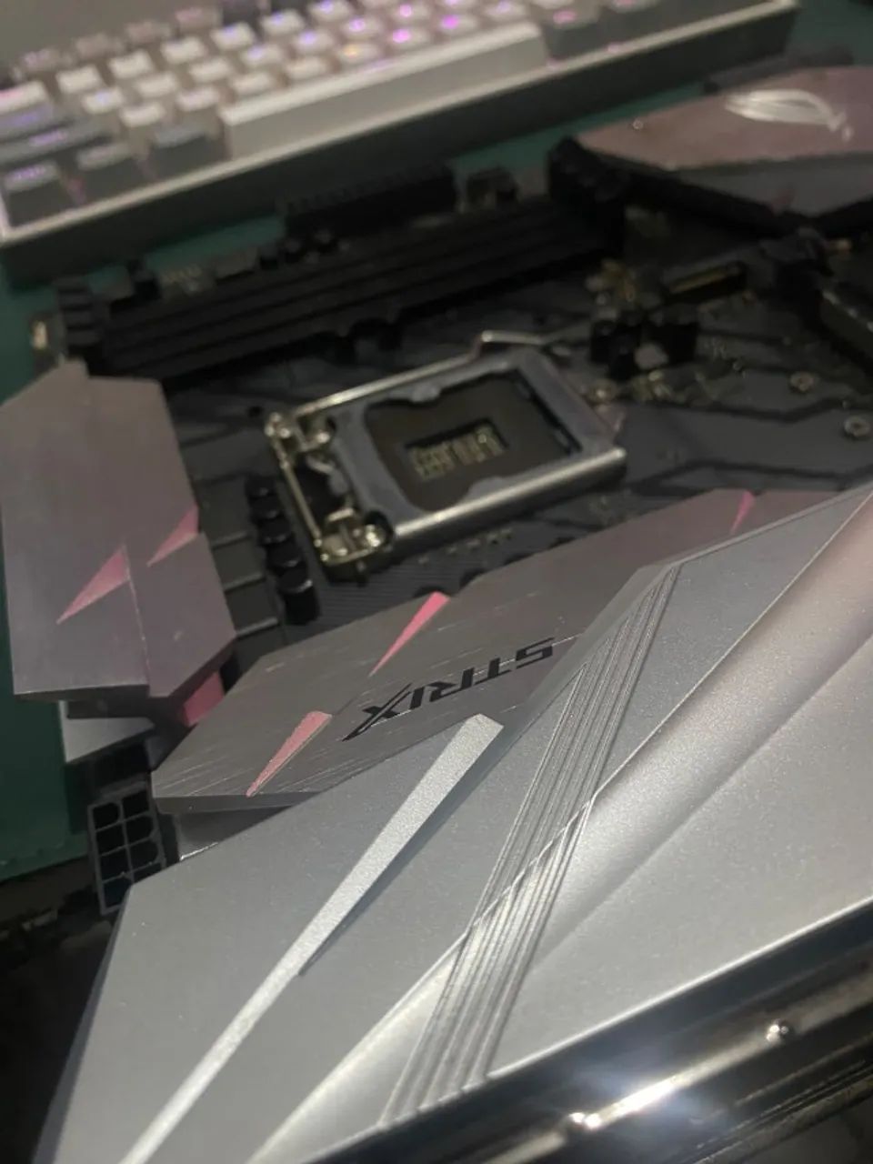 Placa-mãe ASUS ROG Strix Z370-E Gaming - Foto 4