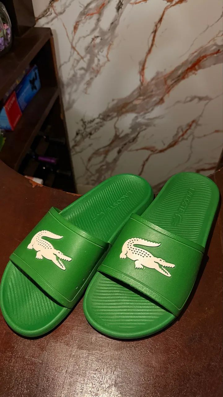 Chinelo Lacoste 