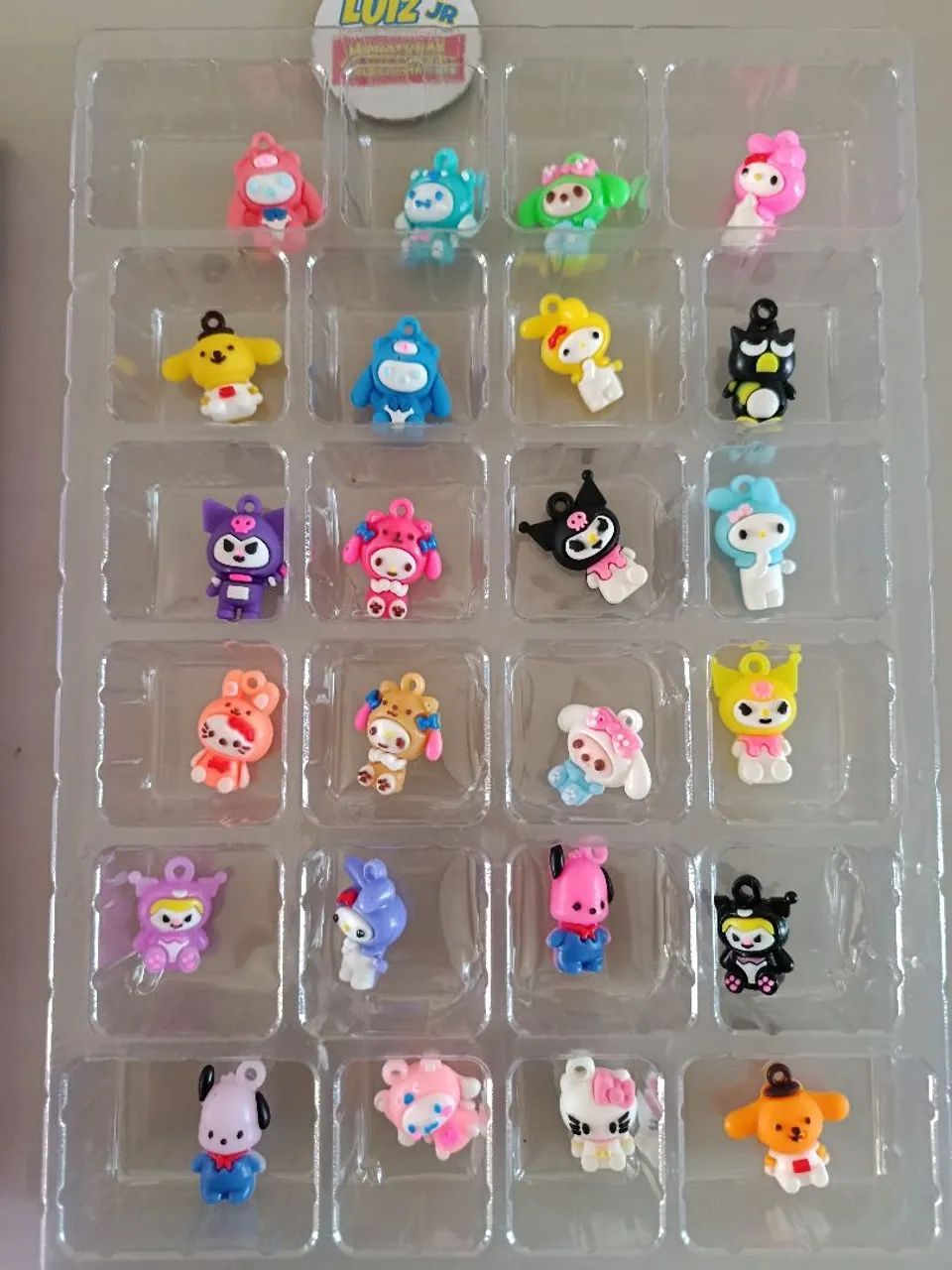 Hello Kitty caixa box com 24 chaveiros ! + Brinde  - Foto 3