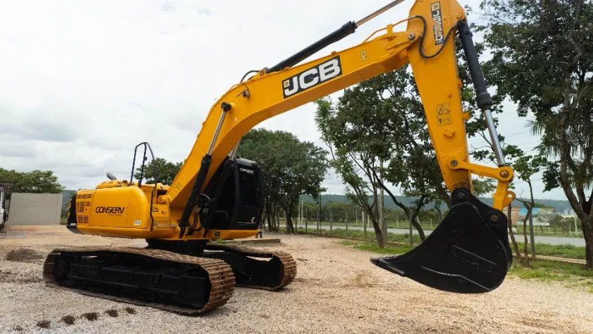 Escavadeira 22 toneladas - JCB JS220 - ANO 2024 IMPECÁVEL