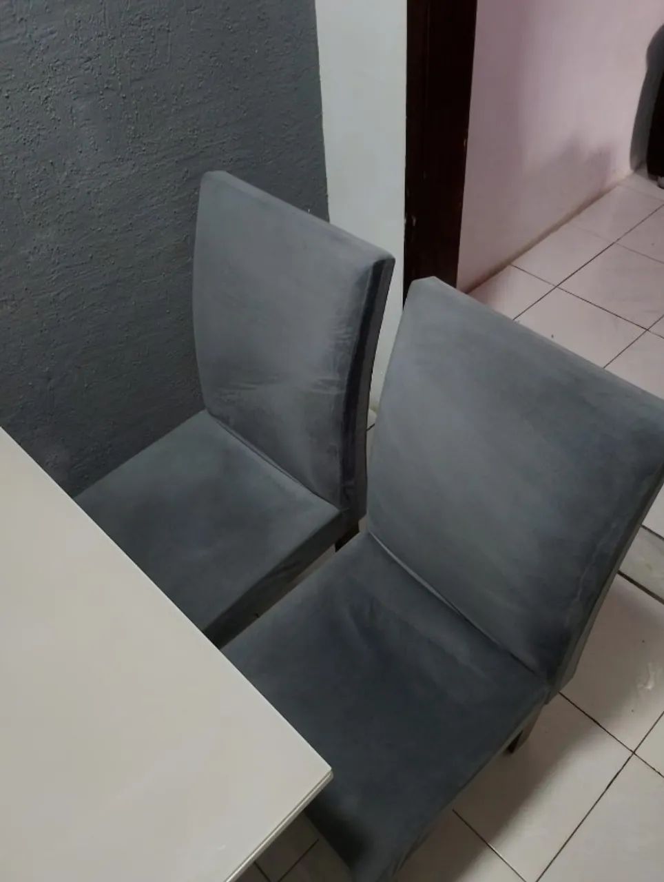 Mesa de jantar quadrada com quatro cadeiras - Foto 3