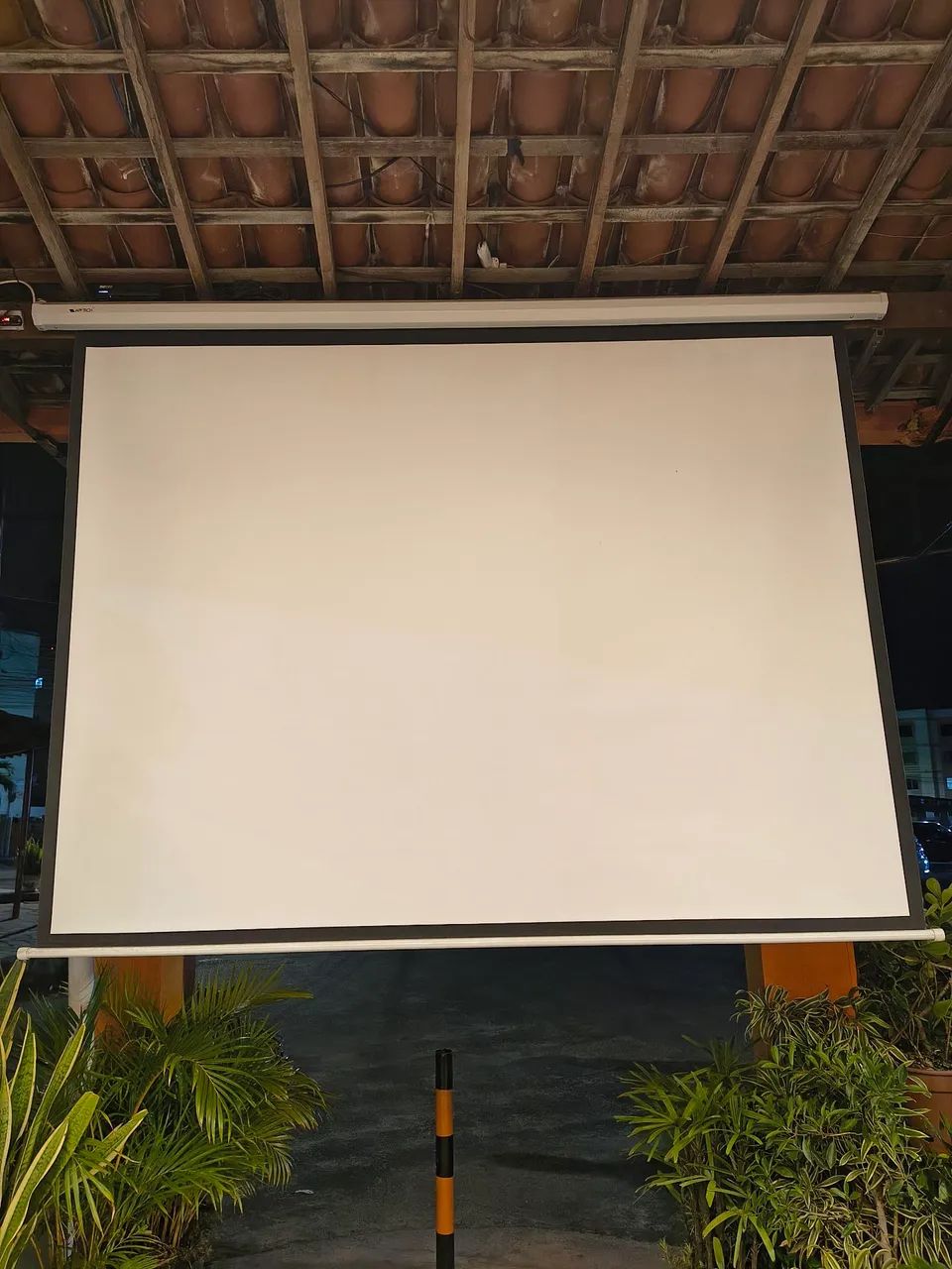 Vendo projetor Epson com tela retrátil de 100 polegadas  - Foto 3