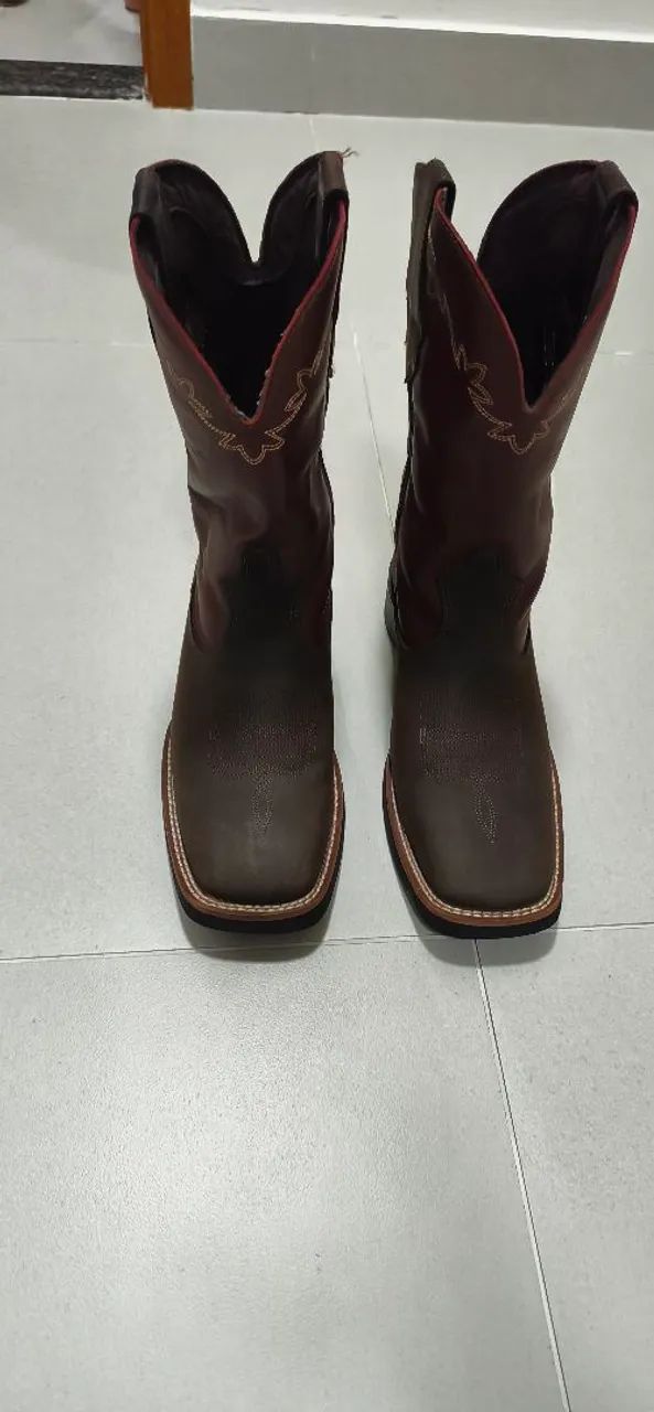 Bota cano alto Hellazza Tam 37
