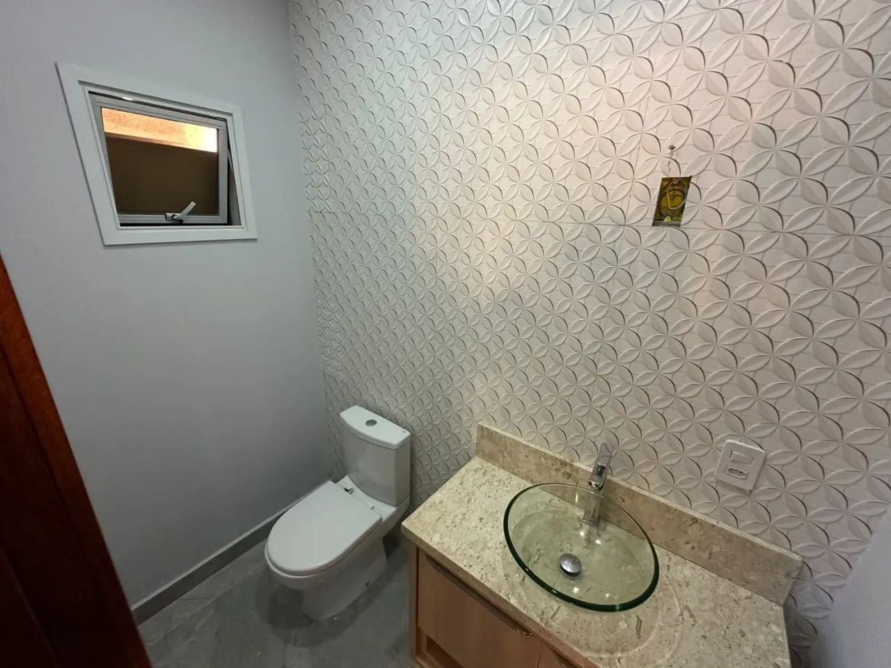 Casa com 3 Suítes e 280 m² à Venda no Condomínio Ilha do Coral em Florianópolis - Foto 3