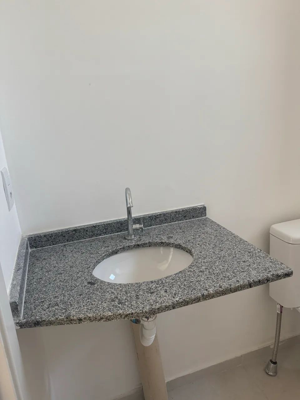 Pia de mármore com torneira e cuba. - Foto 3