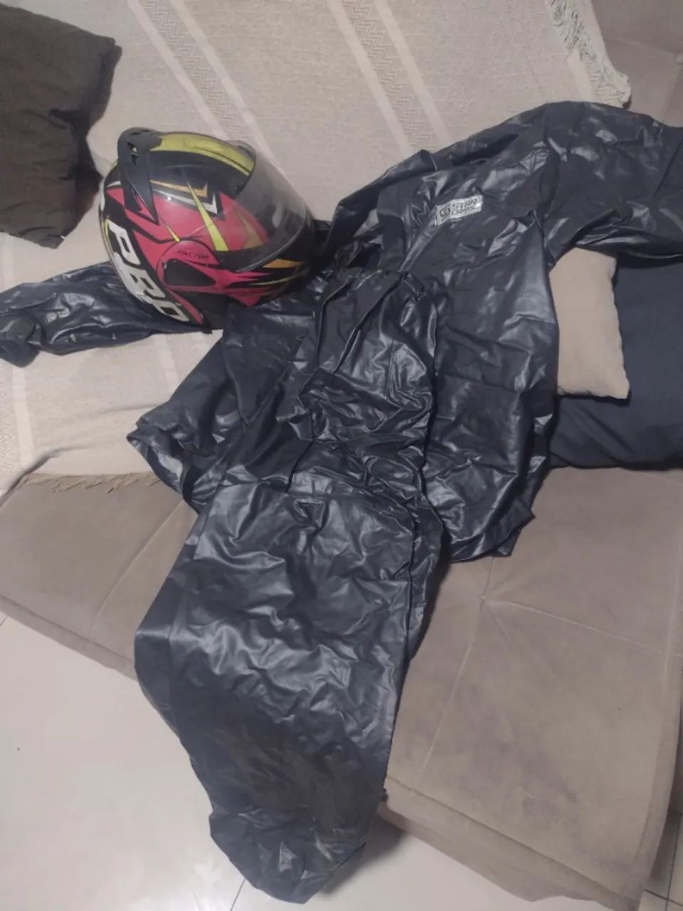 Capacete + capa de chuva  - Foto 4