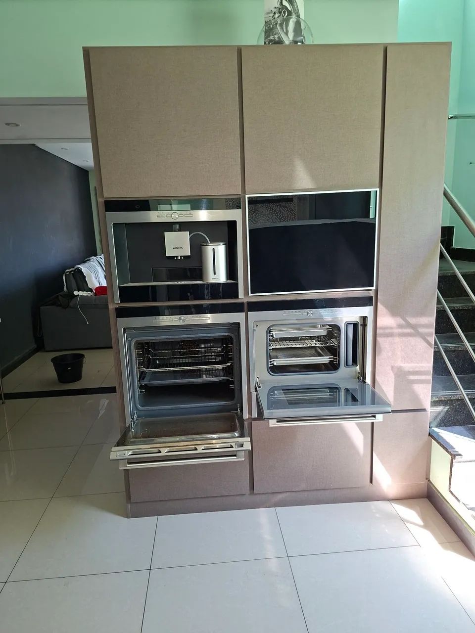 1 cafeteira . 1 forno. 1 forno a vapor 1 aquecedor de alimentos. Incluido armario grátis.  - Foto 3