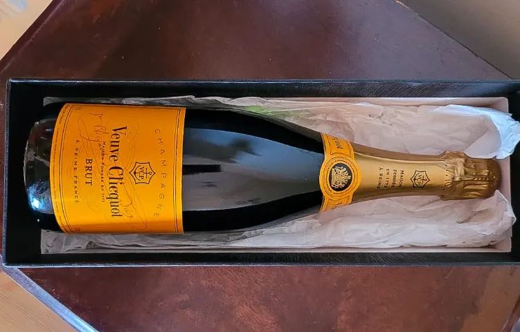 Veuve Clicquot Brut 750 ml com caixa para presente - Foto 3