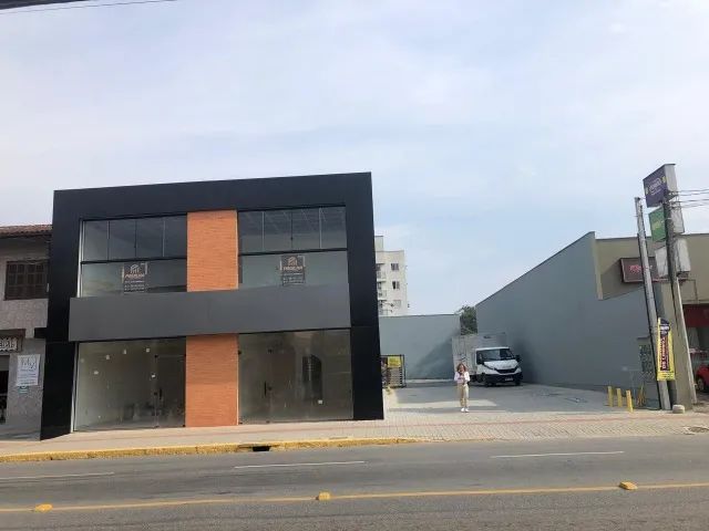LOJA COMERCIAL TERREA NA RUA ANITA GARIBALDI EM JOINVILLE