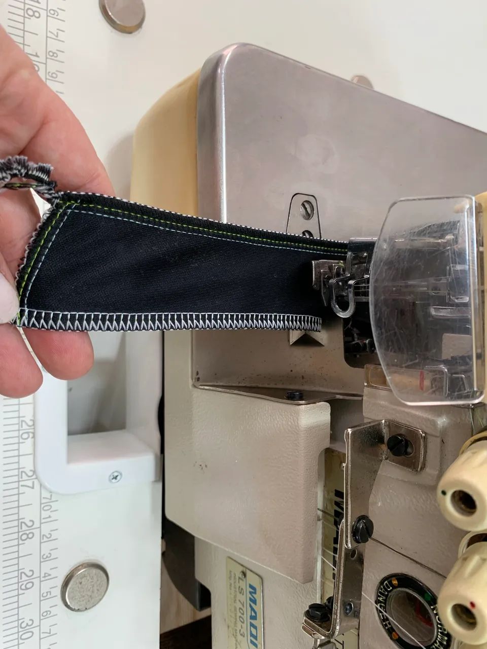 Máquina de costura Overlock ponto cadeia - Foto 3