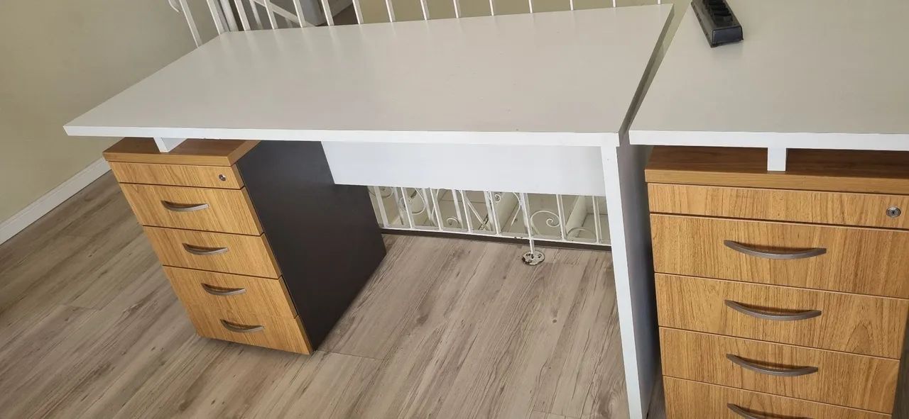 Mesa de escritório com 4 gavetas - Foto 2