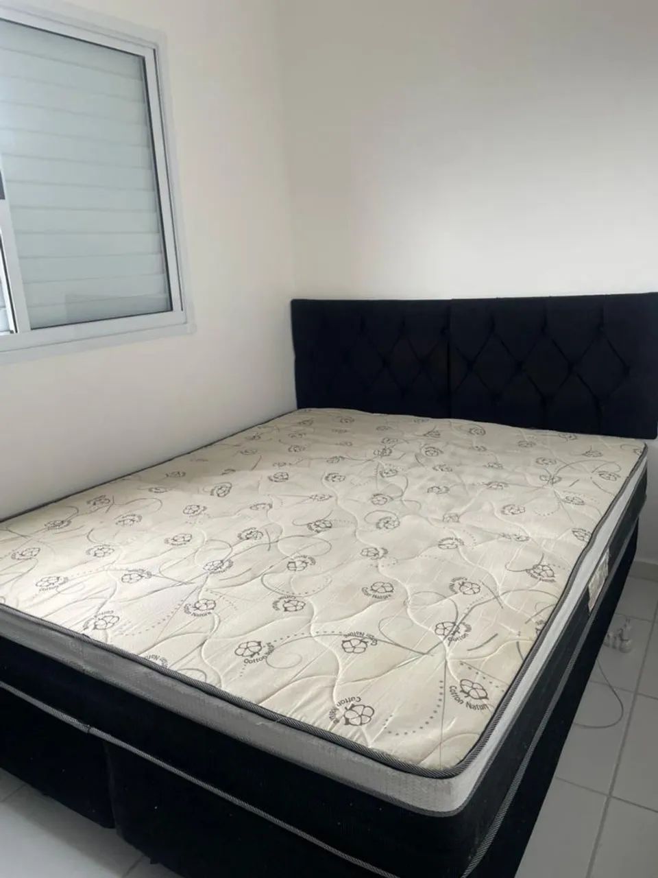 Cama Box Casal Queen 1.98x1.58 Usada em ótimo estado, Com cabeceira.BAIXOU PREÇO