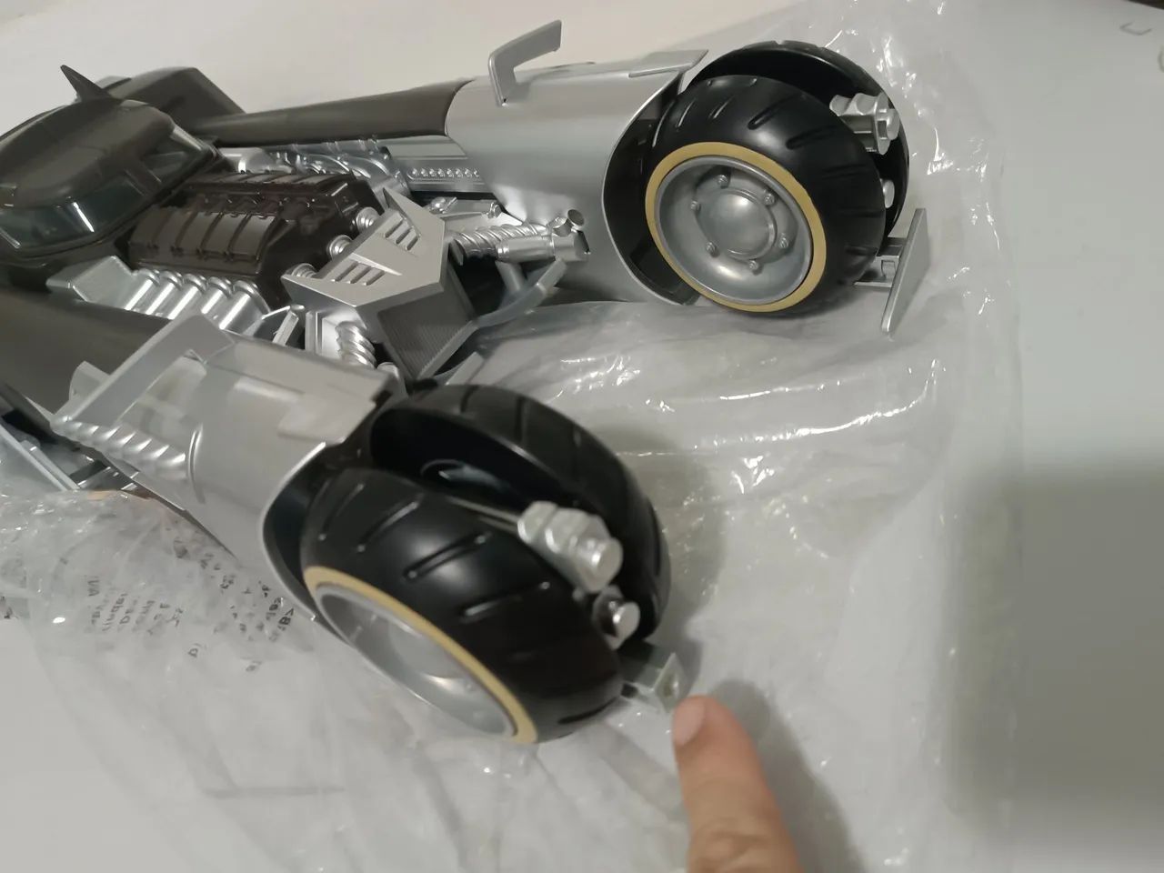 LEIA A DESCRIÇÃO!!! - Batman: White Knight DC Multiverse Gold Label Batmobile Exclusive - Foto 3