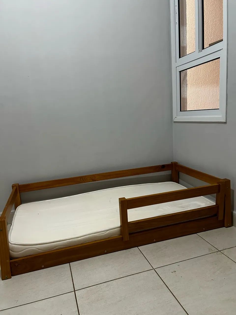 Cama infantil com colchão 