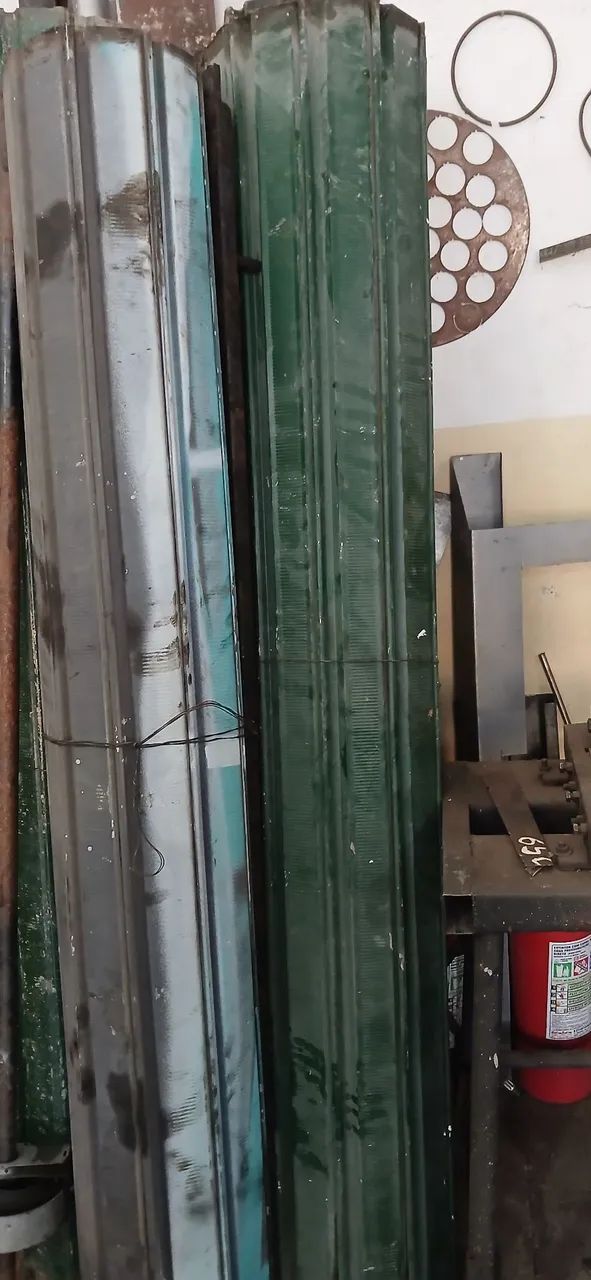 Portas de aço usadas 