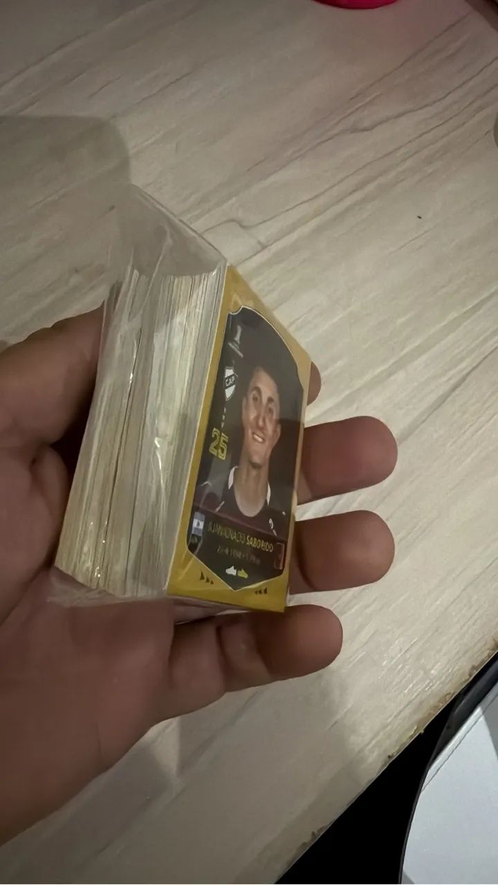 Vende se figurinha 