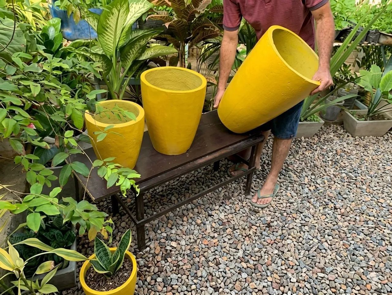 VASOS PARA PLANTAS VARIOS TAMANHOS E  CORES FAÇO ENTREGA A COMBINAR  - Foto 4