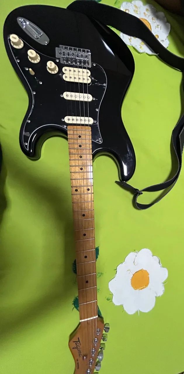 Guitarra para vender ou trocar em algo.