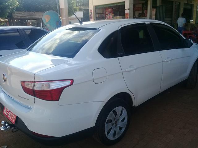 Vendo gran Siena ano 2018 modelo 1.4 cor Branco completo de cor Branco - Foto 3